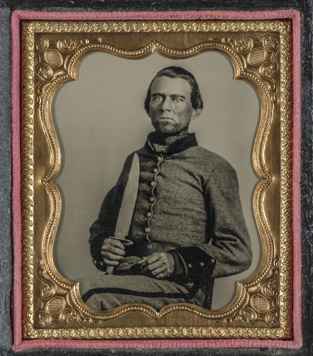 Civil War Fight Knives Photographs — lead photograph from the original article